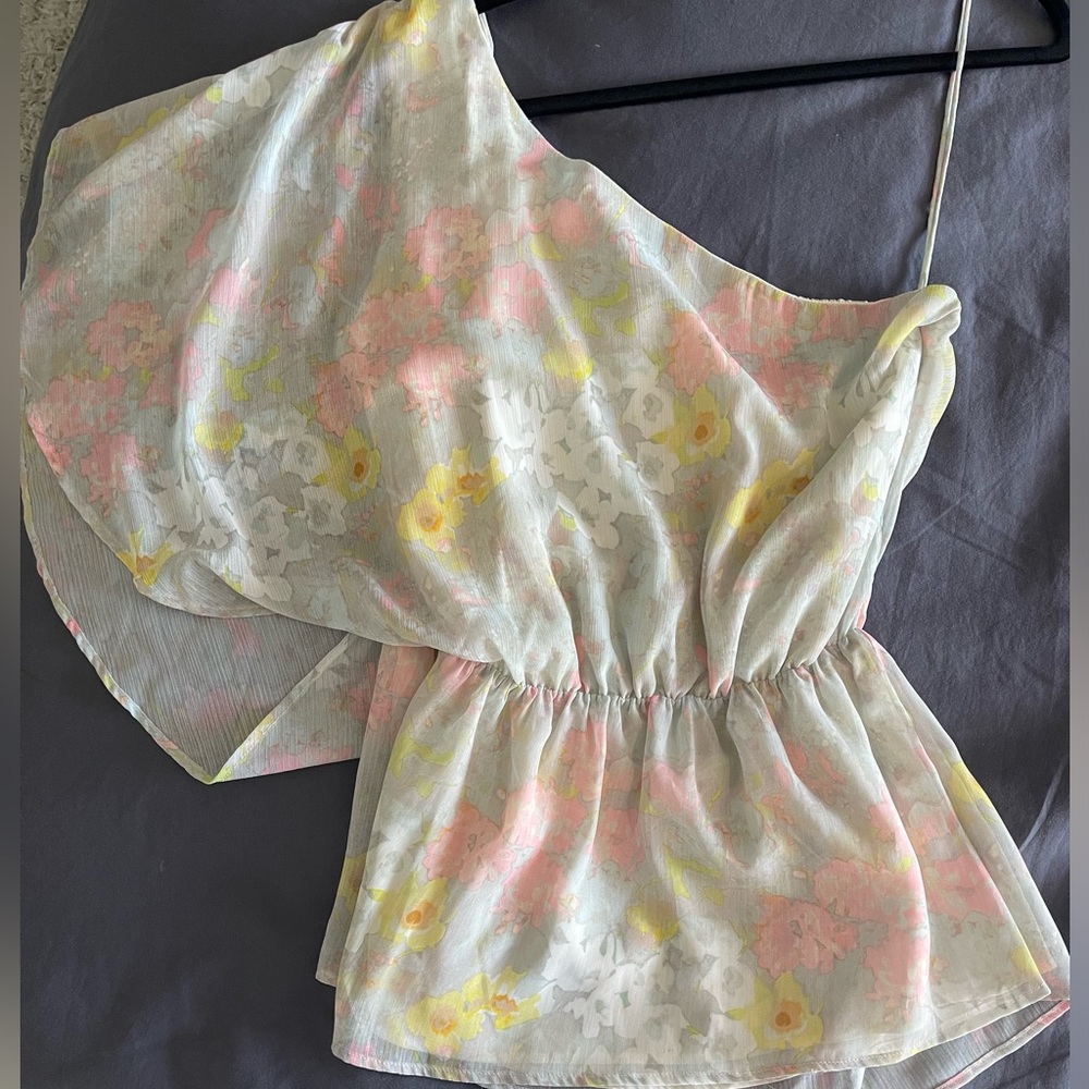 Alice + Olivia one shoulder blouse in Small